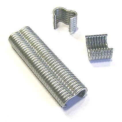 Drahtklammern VR22 — verzinkt und grün für Zaunmontage